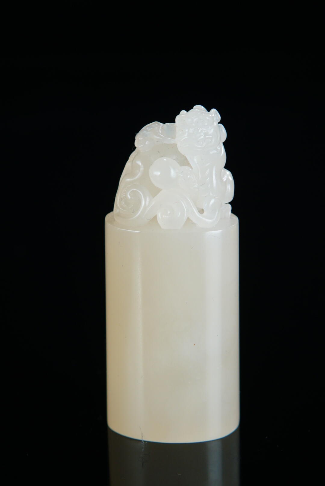 方寸藏珍·寿山田黄印章专场（二） 寿山荔枝洞石《瑞兽》钮章