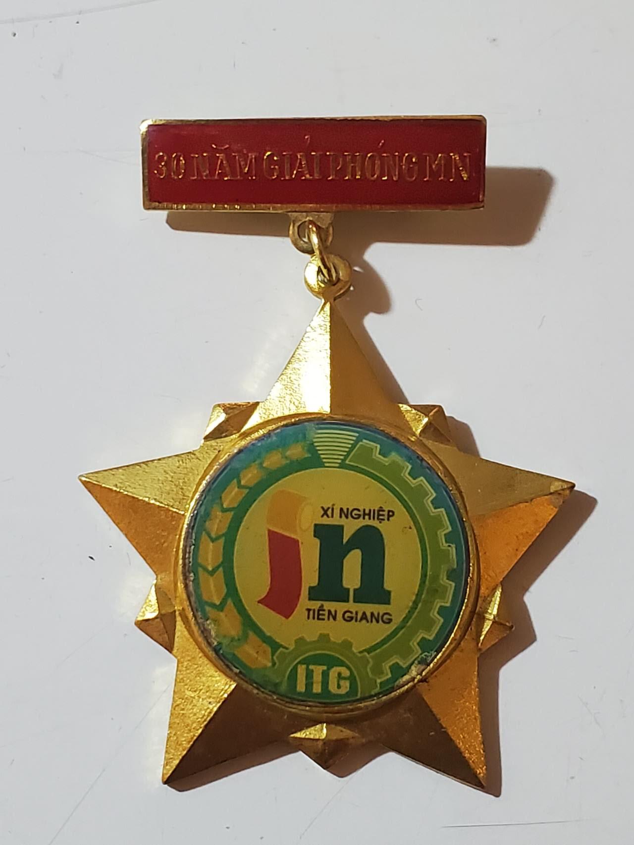 韵星假日拍卖第三十七期 -- Rimey Holidays Auction 37 越南社会主义共和国坚江省越南解放30年奖章