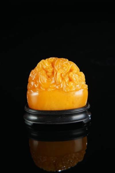 方寸藏珍·寿山田黄印章专场（一） - 寿山田黄石《五螭献瑞》钮章