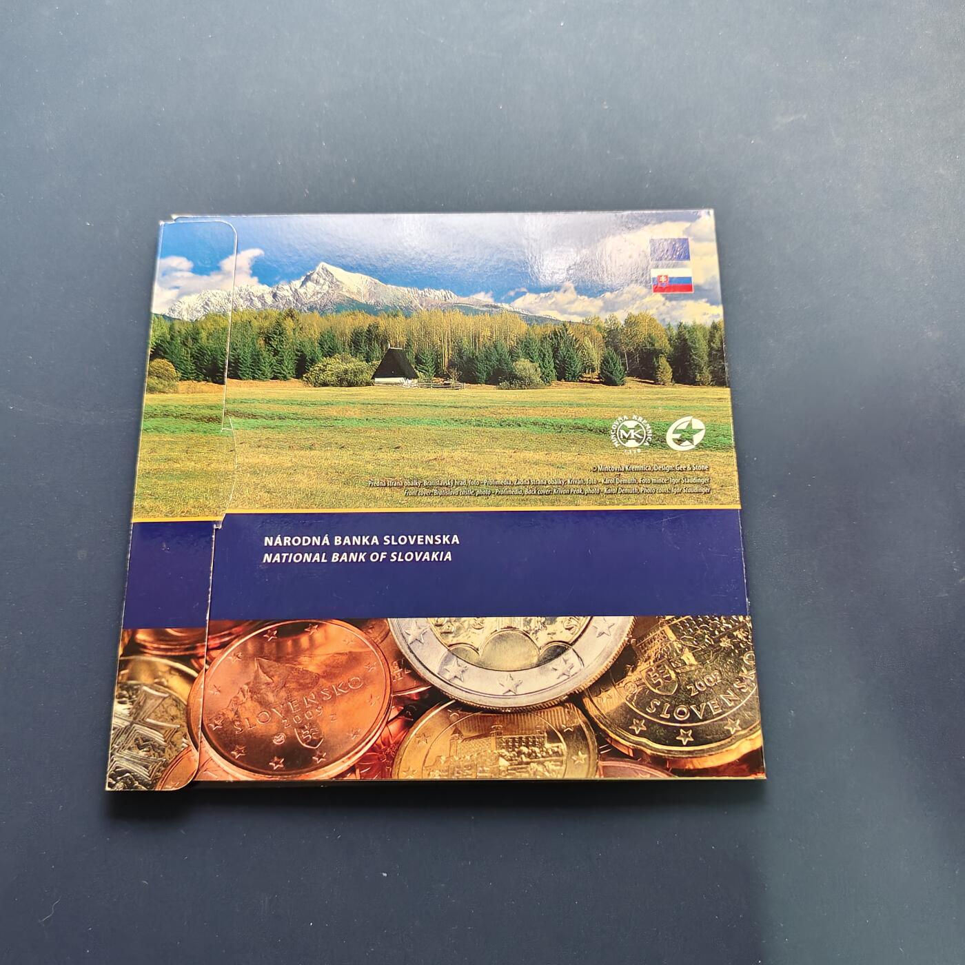 【全场包邮】纯粹捡漏拍497场-持续更新中 斯洛伐克2009年使用欧元首发年份官方封装套币-含银章【8克92.5%银章】