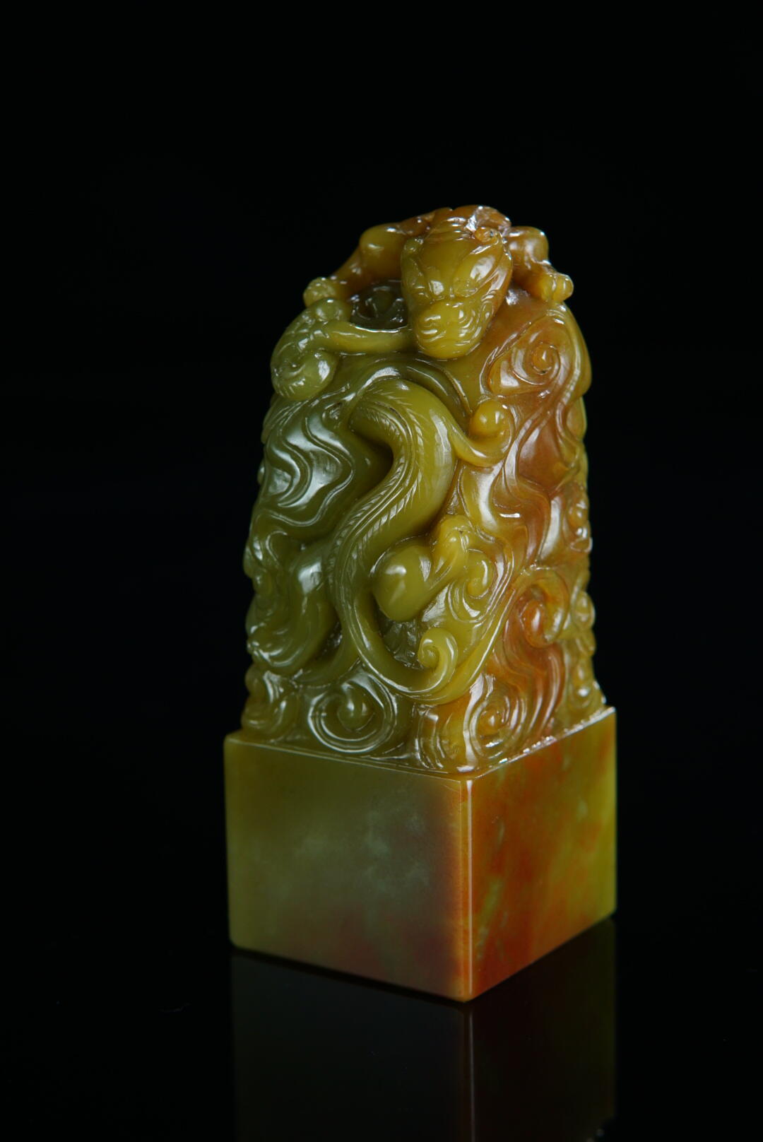 方寸藏珍·寿山田黄印章专场（二） 寿山艾叶绿《螭龙献瑞》钮章