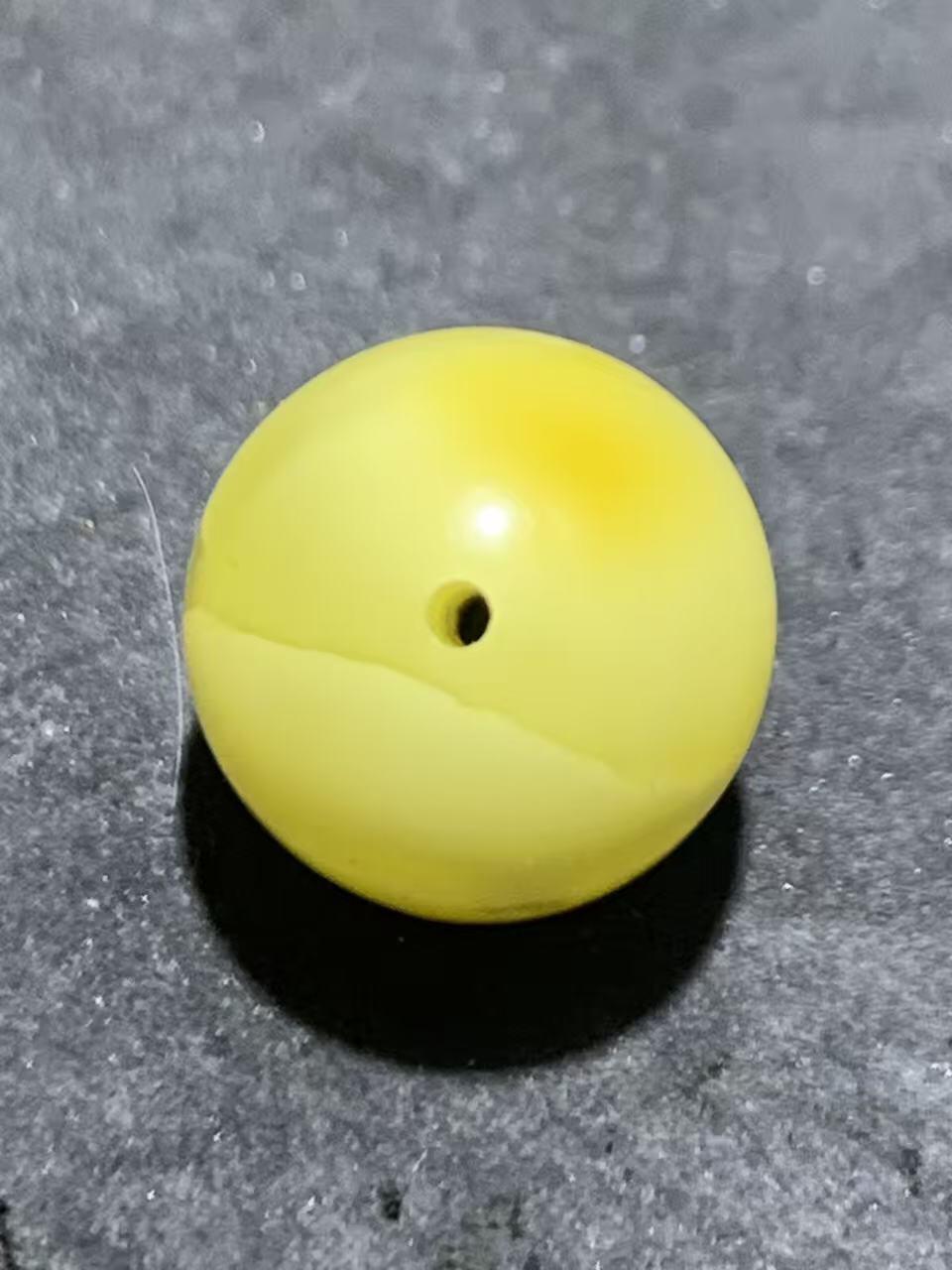 天然俄料原矿蜜蜡通货圆珠一颗，