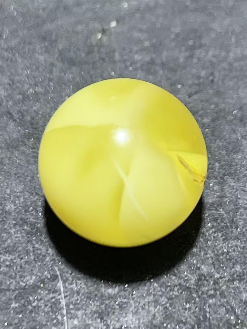 天然俄料原矿蜜蜡通货圆珠一颗，