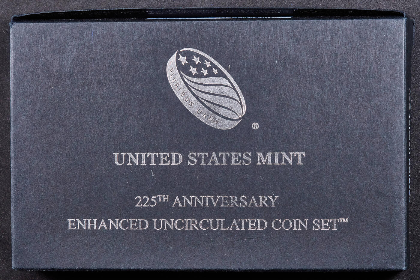 【俄甄集藏】“万象更新、马呈祥瑞”迎新春俄甄精品场-2026年(047)01-21 星期三 晚 19:30 全场包邮 美国2017年财政部发行纪念美国造币厂成立225周年全新纪念硬币10枚套，原盒封装