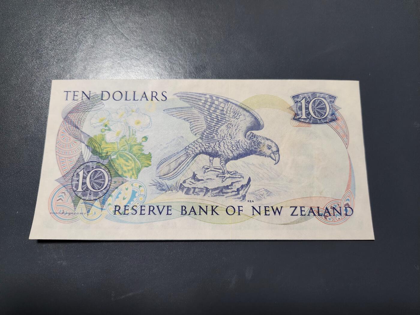 1月17号晚上8点 外国纸币自动截拍第8场 新西兰10极美品