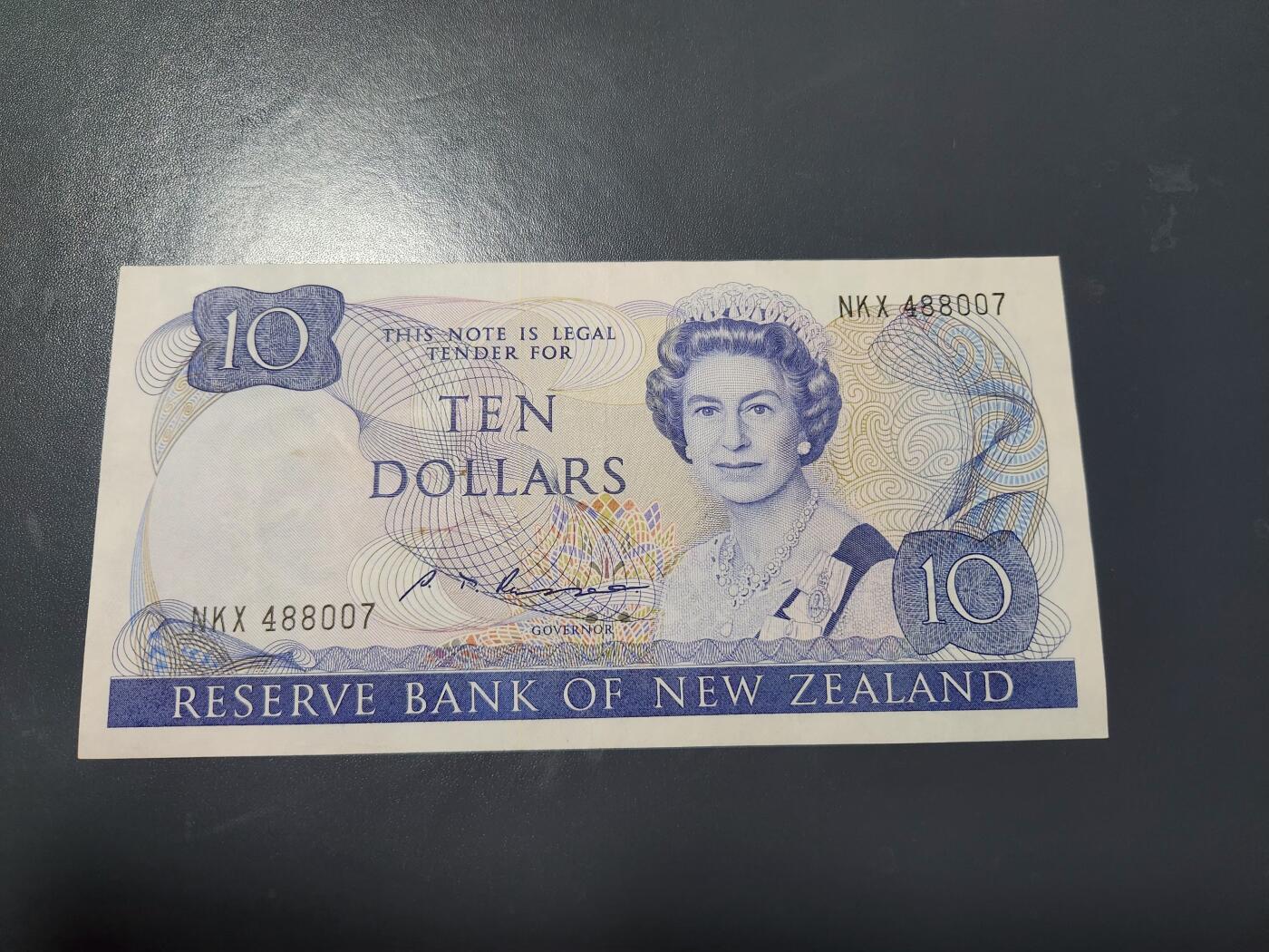 1月17号晚上8点 外国纸币自动截拍第8场 新西兰10极美品