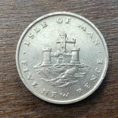 【铜匠收藏】★第138场★散币场。不寄存，30包邮。不满30元，支付5元运费。《接受代拍 代送NGC评级》 - 73【无寄存】1975年 英属马恩岛城堡 5便士 镍币