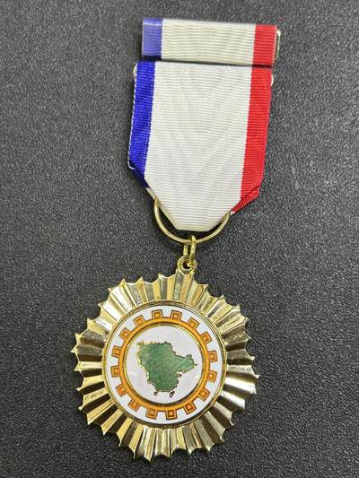 西秦中古拍卖第七十三期 - 民国甲种金瓯奖章 带勋略 退台后