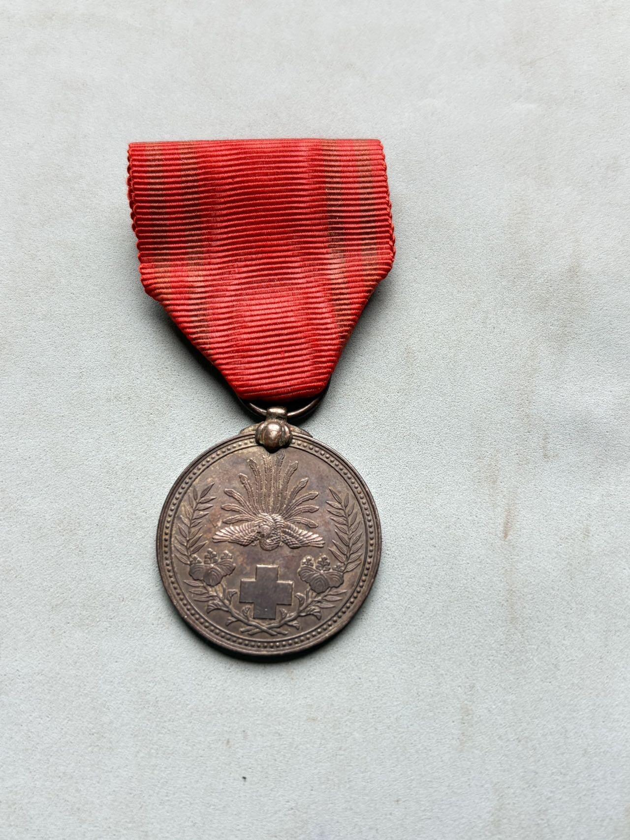 盛世勋华——号角文化勋章邮票专场拍卖第300期 日本赤十字社会员章 银制 总重12.6克 早期高银