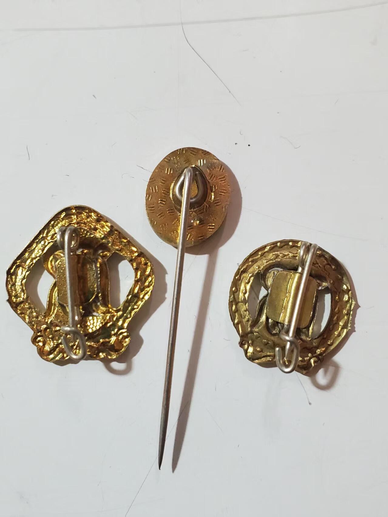 韵星假日拍卖第三十七期 -- Rimey Holidays Auction 37 民主德国金级体能证章不同版本三个