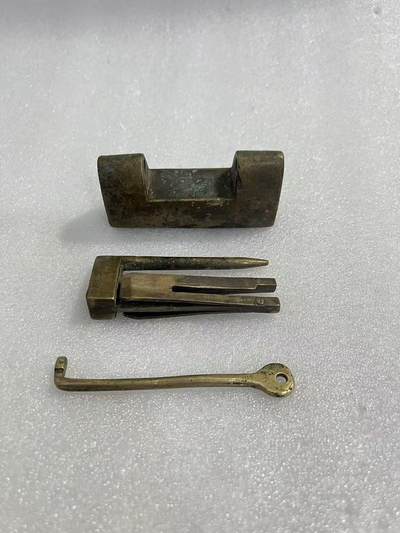 江南站杂件场 - 清代铜锁，带钥匙可以打开