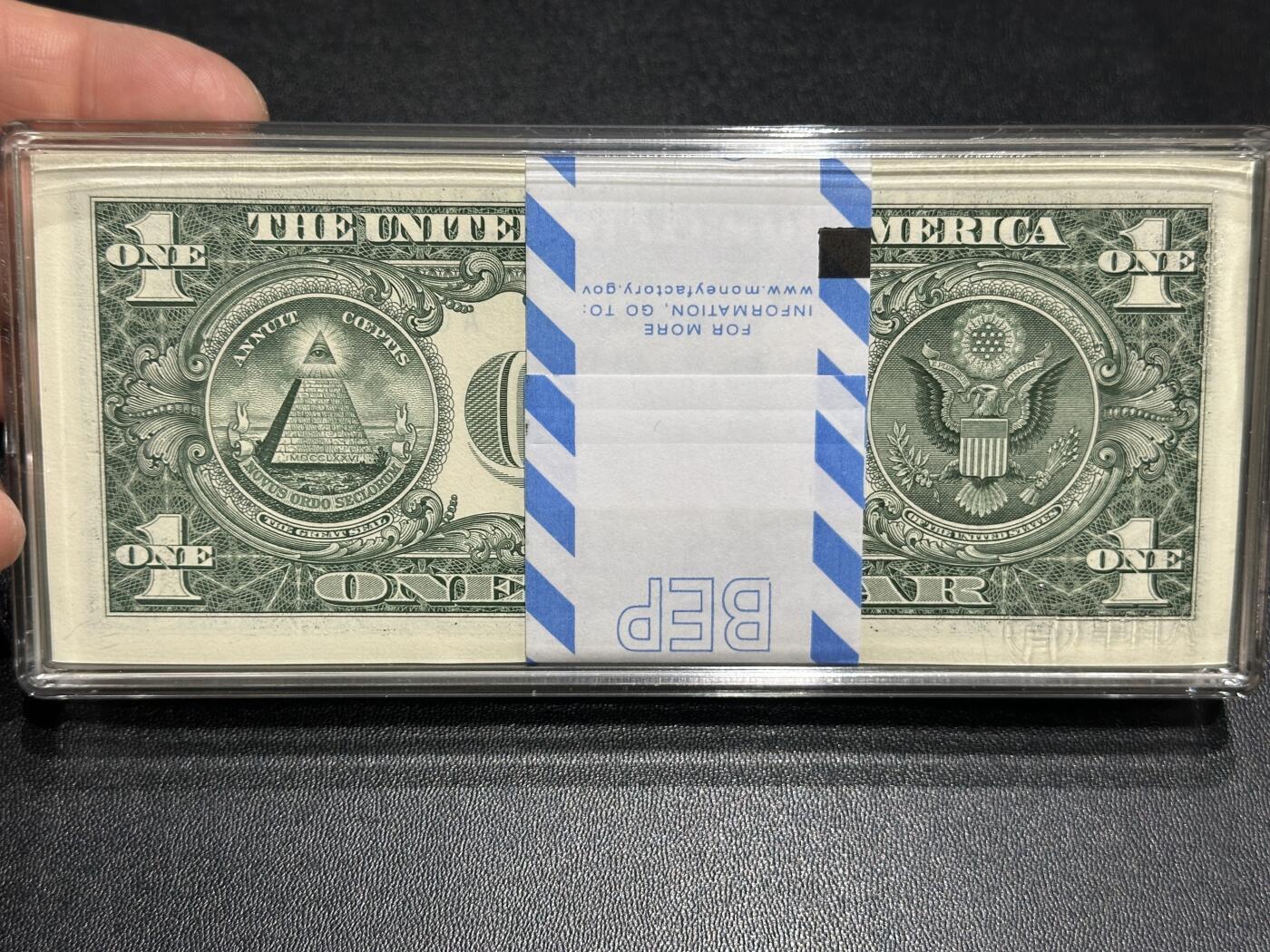 《外钞收藏家》第六百零三期（精选场）（本平台长期征集拍品、欢迎藏友们联系合作） 2017年美国1美元 标准100连号 全新 A冠 补号 高位无47靓号