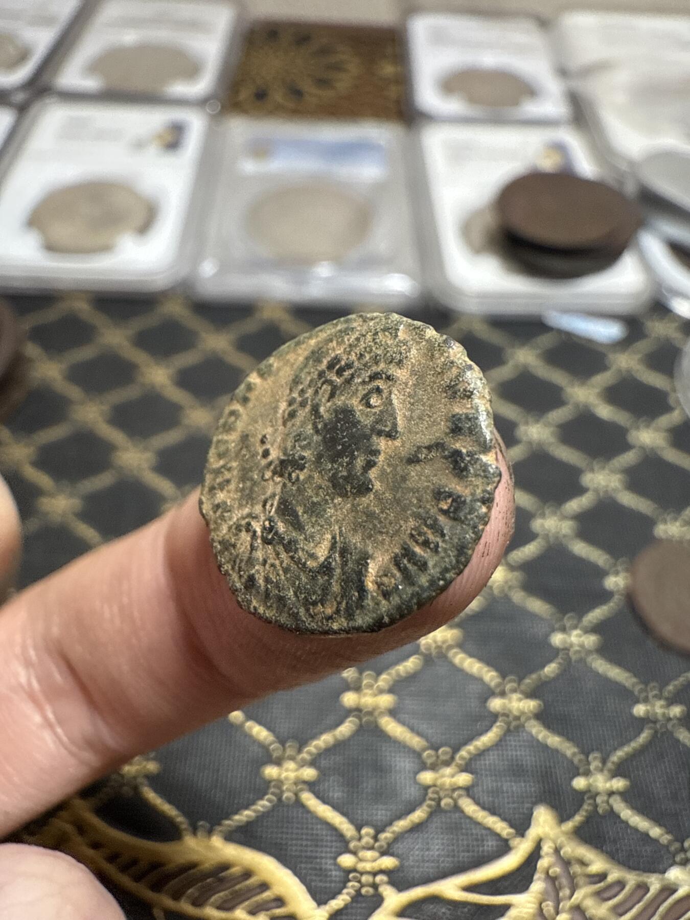 南宋泉阁俄币 外币 国币 专场第二十一期 【送拍无额外佣金】 古罗马 公元337-340年 君士坦丁二世铜币 背逆 个头偏大 细节还不错 好品