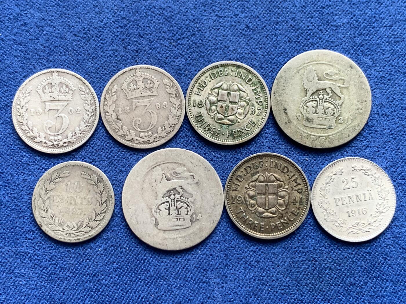 《竞宝斋》第459场 周日，周一，2场连拍 （全场包邮）欢迎送拍 8枚银币一组：1897萝莉10分银币1枚、1916芬兰25芬妮银币1枚好品、1898维多利亚3便士银币1枚披纱版、1902爱德华七世3便士银币1枚登基年高银、1914乔五6便士高银版1枚、1921乔五6便士银币1枚、1937乔六3便士银币1枚好品、1941乔六3便士银币1枚，共13.2克