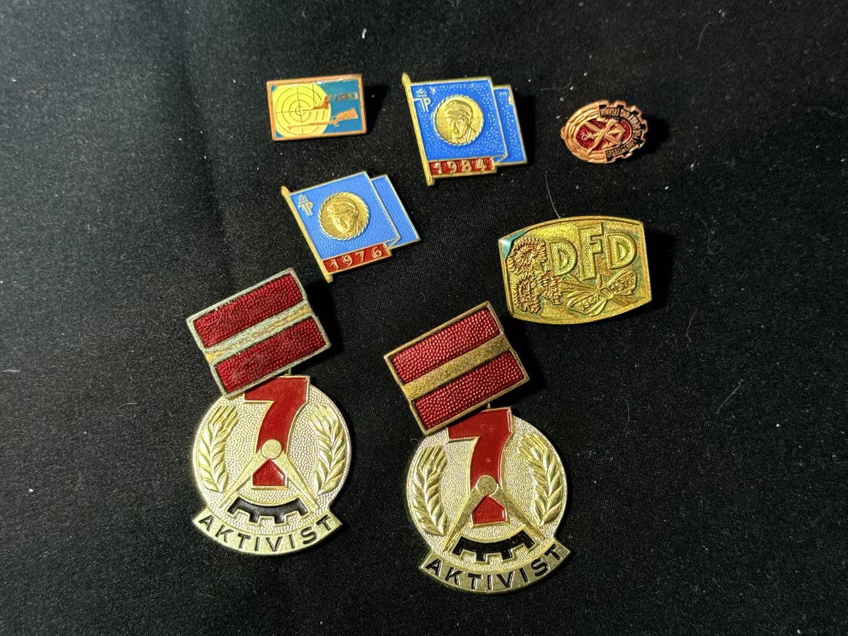 罗岚⭐爱藏⭐甄选专拍第四场-分享拍场赚佣（实体经营） 民主德国勋赏一组（建设计划模范 青年证章）