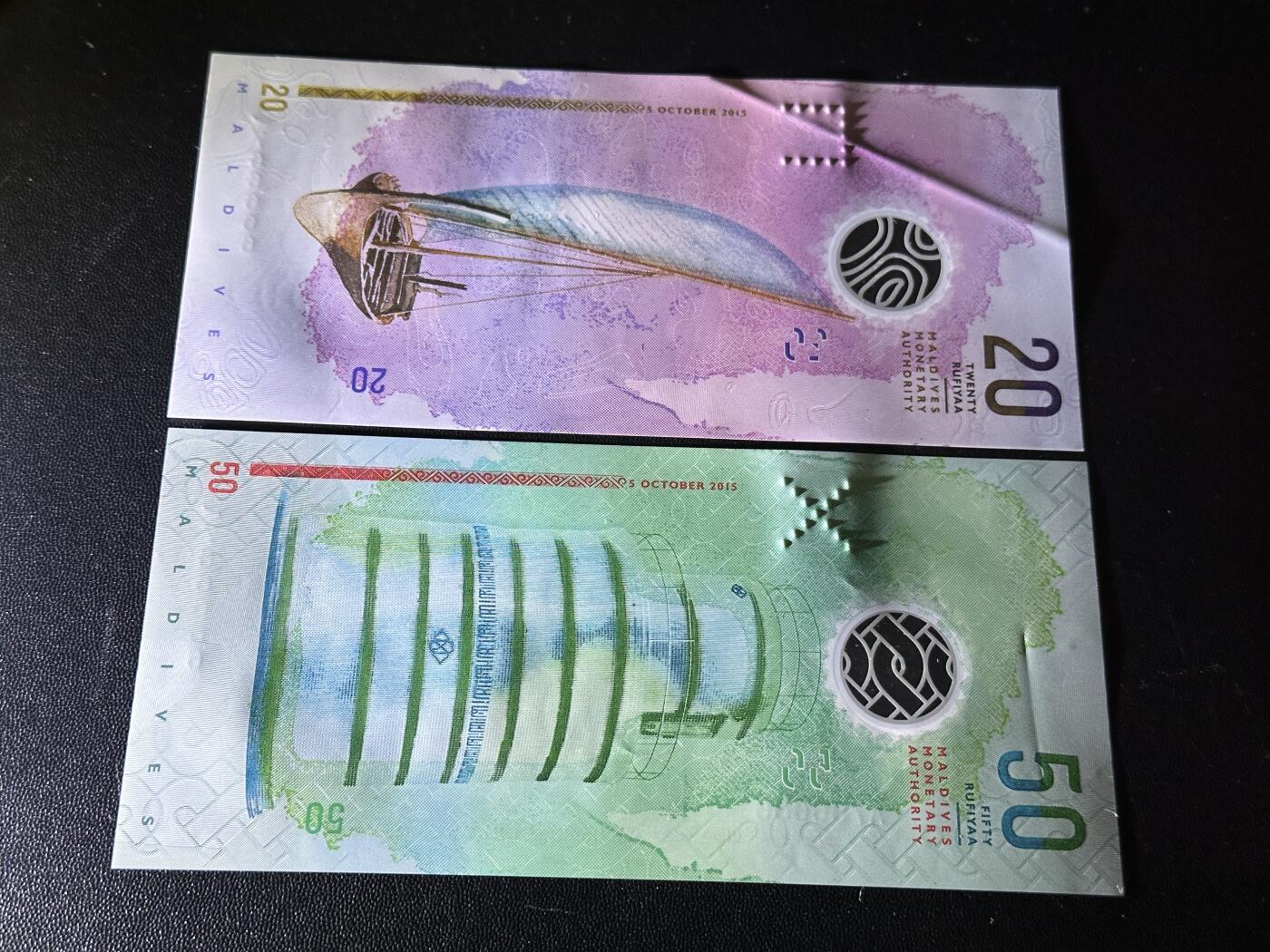 《外钞收藏家》第六百零三期（精选场）（本平台长期征集拍品、欢迎藏友们联系合作） 马尔代夫塑料钞2张 A冠 全同号 老虎号5个6  一个AU 一个UNC-