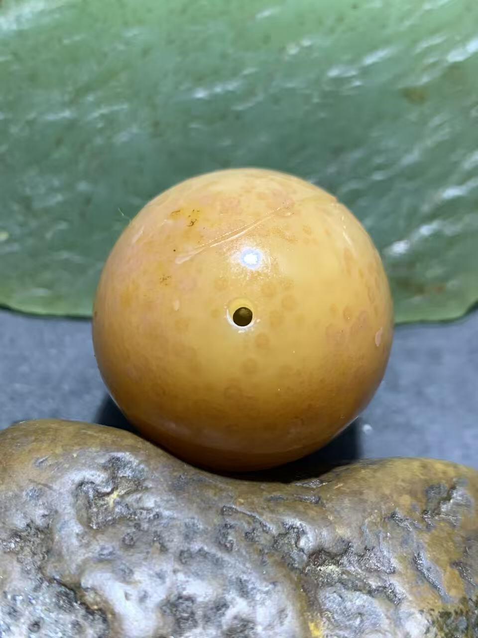 精美鱼籽纹冻料战国红玛瑙手工雕刻福在眼前大蛋形珠一个！