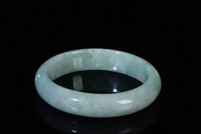 上海都达杂项专场三十四【年后发货全场包邮】  天然冰绿种翡翠蛋形手镯86-42