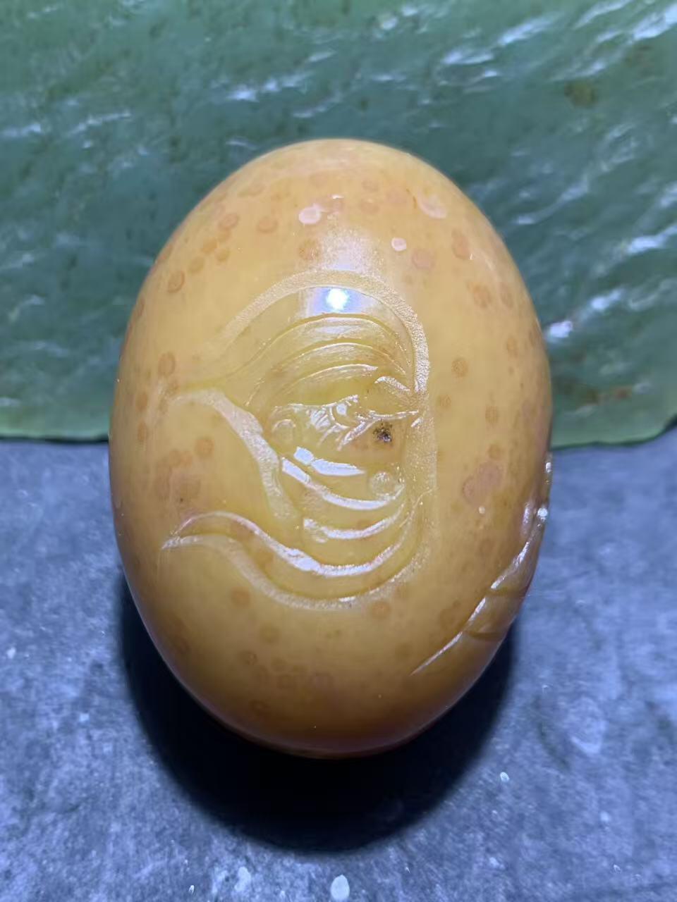 精美鱼籽纹冻料战国红玛瑙手工雕刻福在眼前大蛋形珠一个！