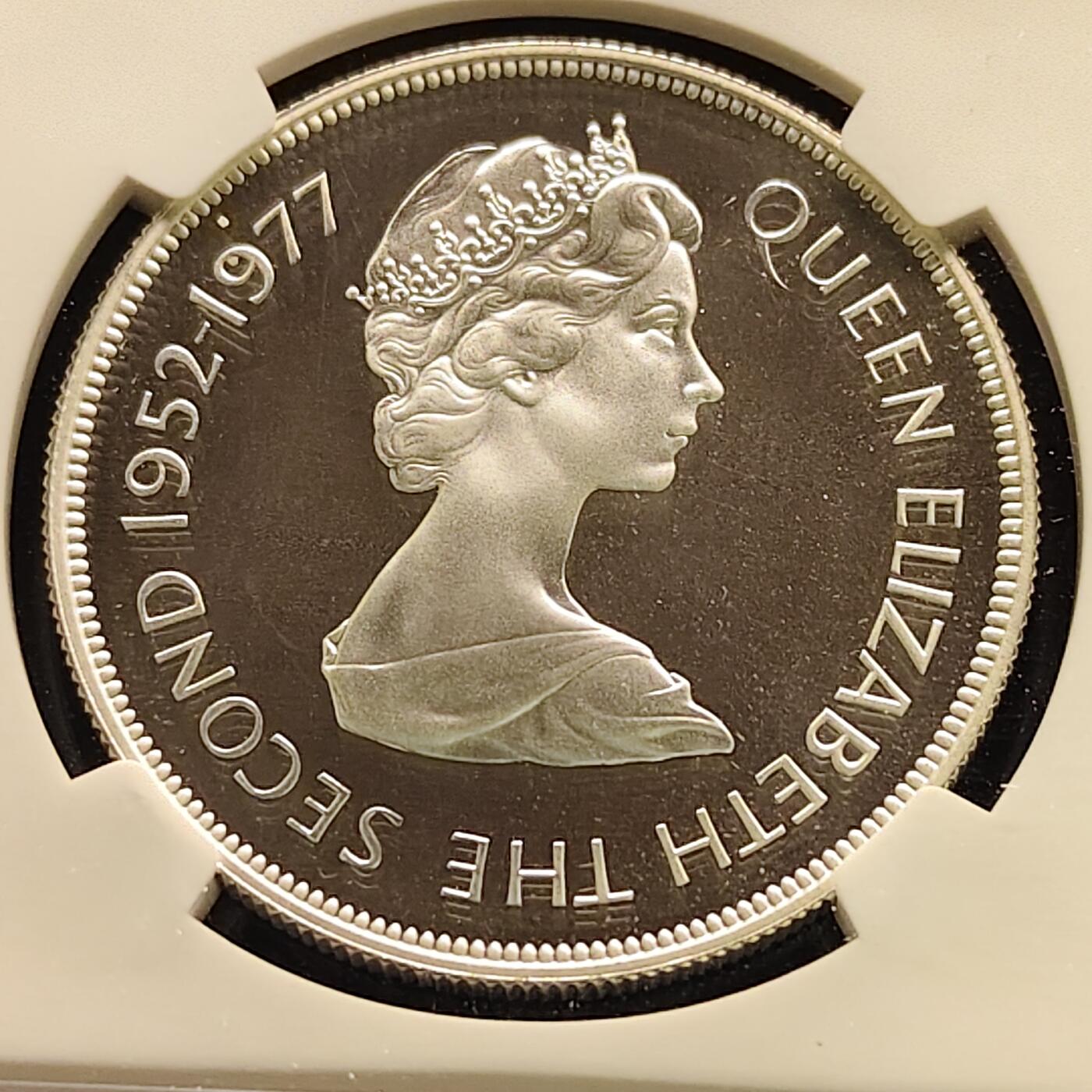 【全场包邮】纯粹捡漏拍497场-持续更新中 【收藏级·亚军分】根西1977年25便士女王登基25周年精制克朗型纪念银币【38.5毫米28.28克92.5%】-原盒-NGC PF68 ULTRA CAMEO（更高分9枚）