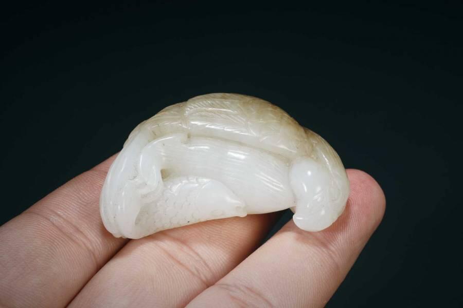 上海都达杂项专场三（全场包邮） 天然和田白玉精雕《鸢飞鱼跃》挂件86-6