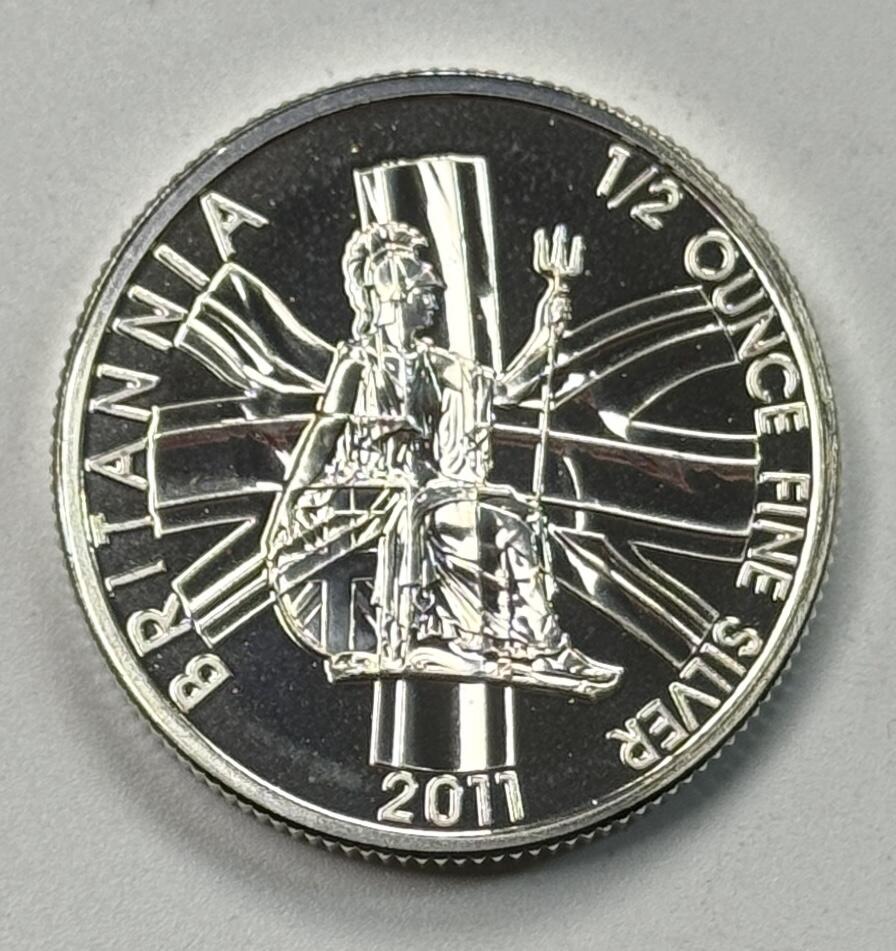 S&S Numismatic世界钱币-拍卖 第119期  英国2011年 不列颠尼亚 1英镑1/2盎司投资银币 15.55克999银