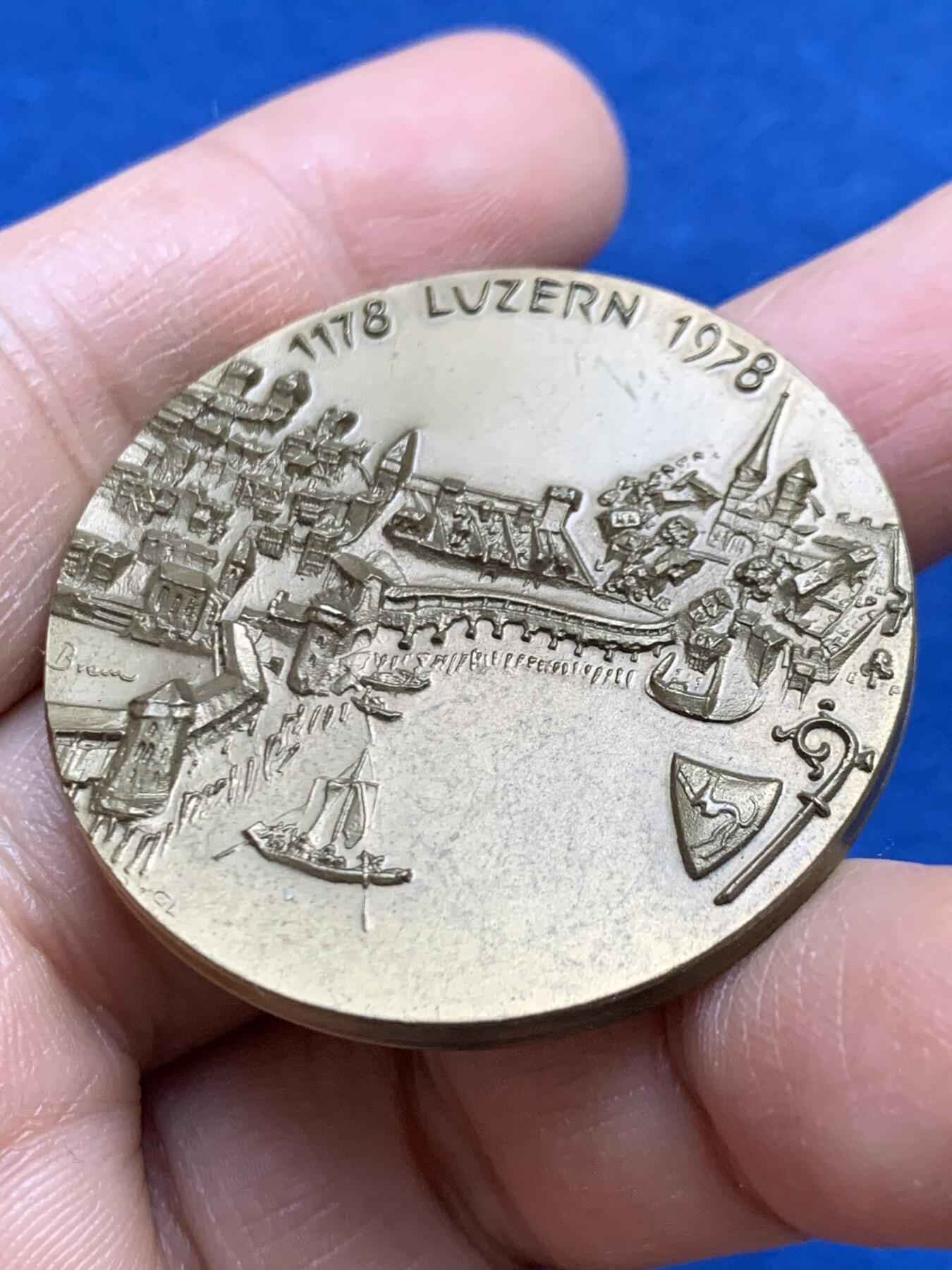 《竞宝斋》第459场 周日，周一，2场连拍 （全场包邮）欢迎送拍 瑞士卢塞恩建城800周年(1178-1978)纪念铜章 34.3克 41.6mm 双面景观高浮雕 非常少见的品种