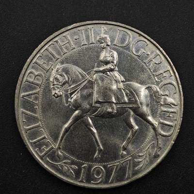 【淘币小摊】实时拍第八百五十拍   散币银币场   满百包邮可预留二周 每周一统一发货   - 英国1977年女王登基银禧克朗纪念币