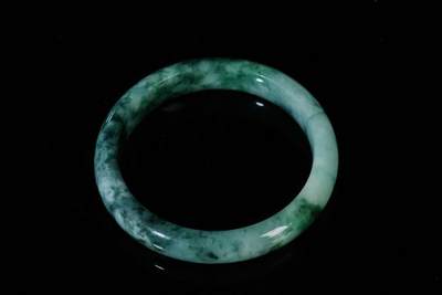 上海都达杂项专场三十四【年后发货全场包邮】  天然冰绿花翡翠手镯86-43