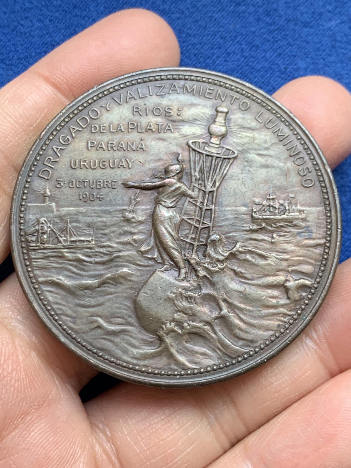 《竞宝斋》第459场 周日，周一，2场连拍 （全场包邮）欢迎送拍 阿根廷 1904年 航海铜章 底板不错 67.9g 52.5mm