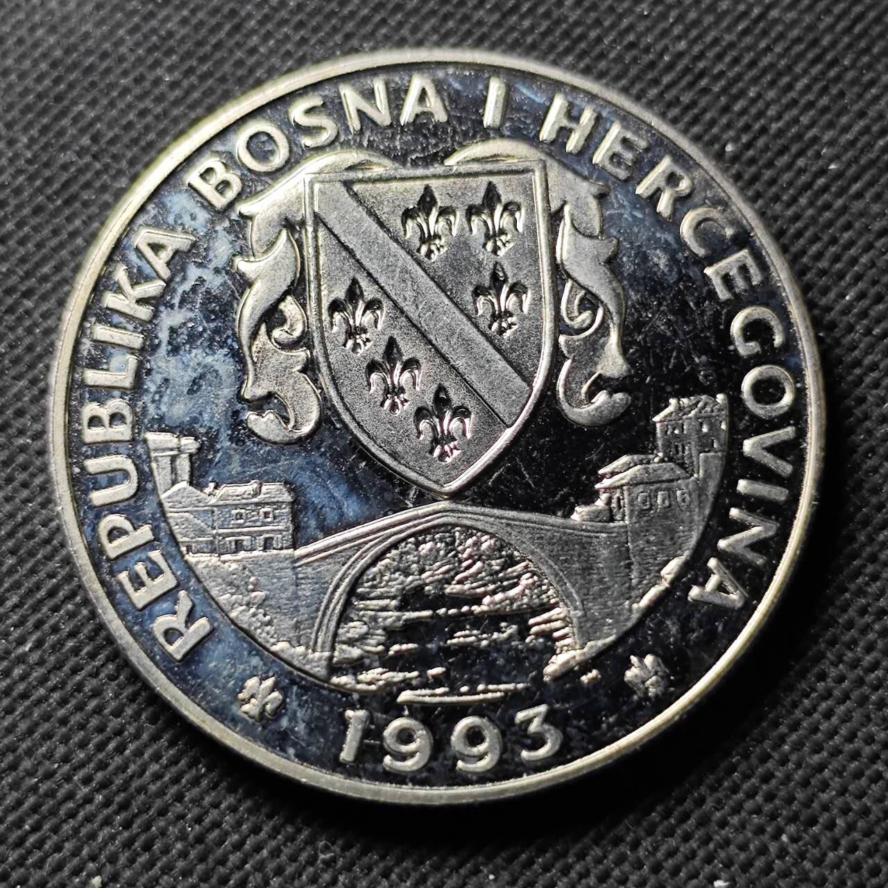 KK钱币收藏小铺  第400期  百期特拍（四拍之四）2月预留时间 周末发货  1993波黑500第纳尔纪念币 恐龙