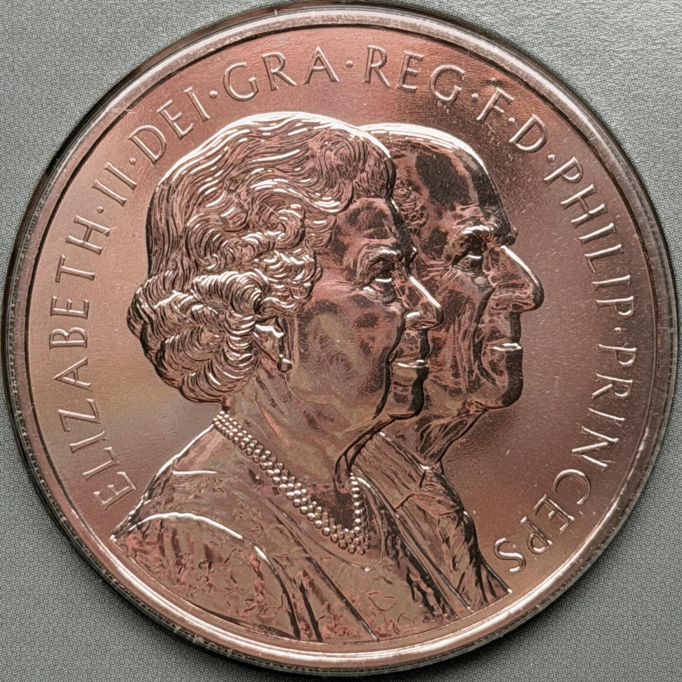 ＜星葵钱币社＞散币克朗场第68期·1月23日发货 英国2007年女王与菲利普亲王结婚60周年5镑卡装克朗型纪念币