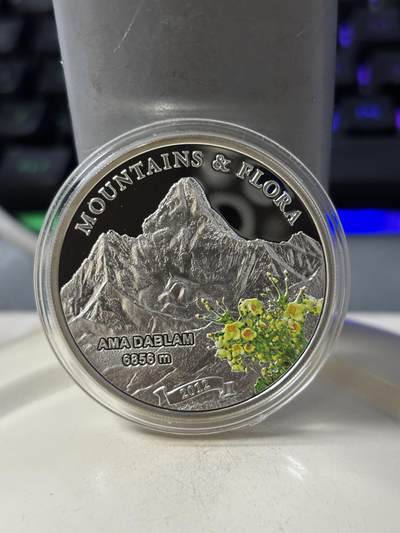 第188期拍卖 - 帕劳2012年阿玛达布朗峰植物花朵彩色纪念银币，20克，925银，发行量2500枚
