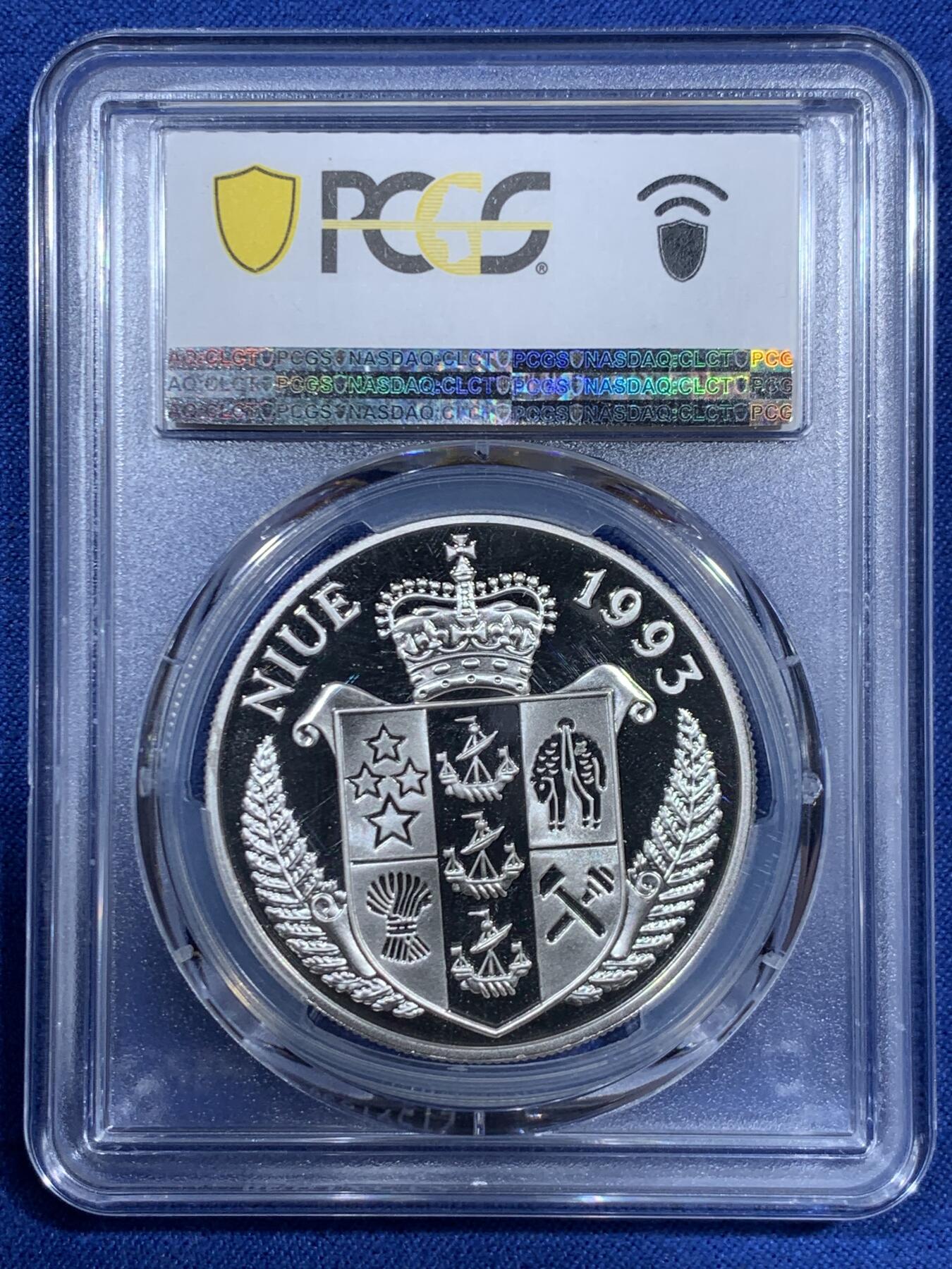 《竞宝斋》第459场 周日，周一，2场连拍 （全场包邮）欢迎送拍 PCGS PR69DC 纽埃1993年保护地球20元精制大银币，捧着树苗的手寓意着生命和希望，31.47g，925银