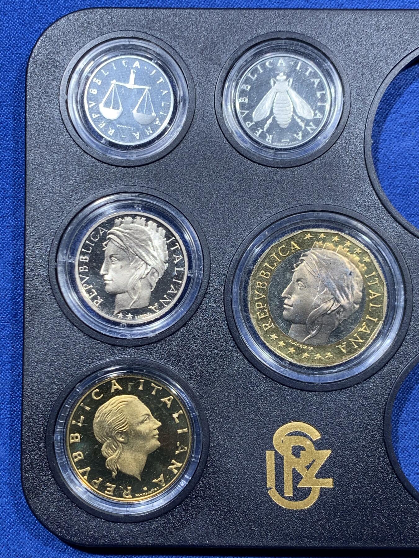 《竞宝斋》第459场 周日，周一，2场连拍 （全场包邮）欢迎送拍 意大利1997年精制套币10枚装(1里拉到200里拉)