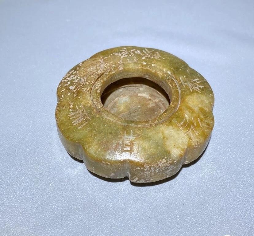 江南站杂件场 玉石