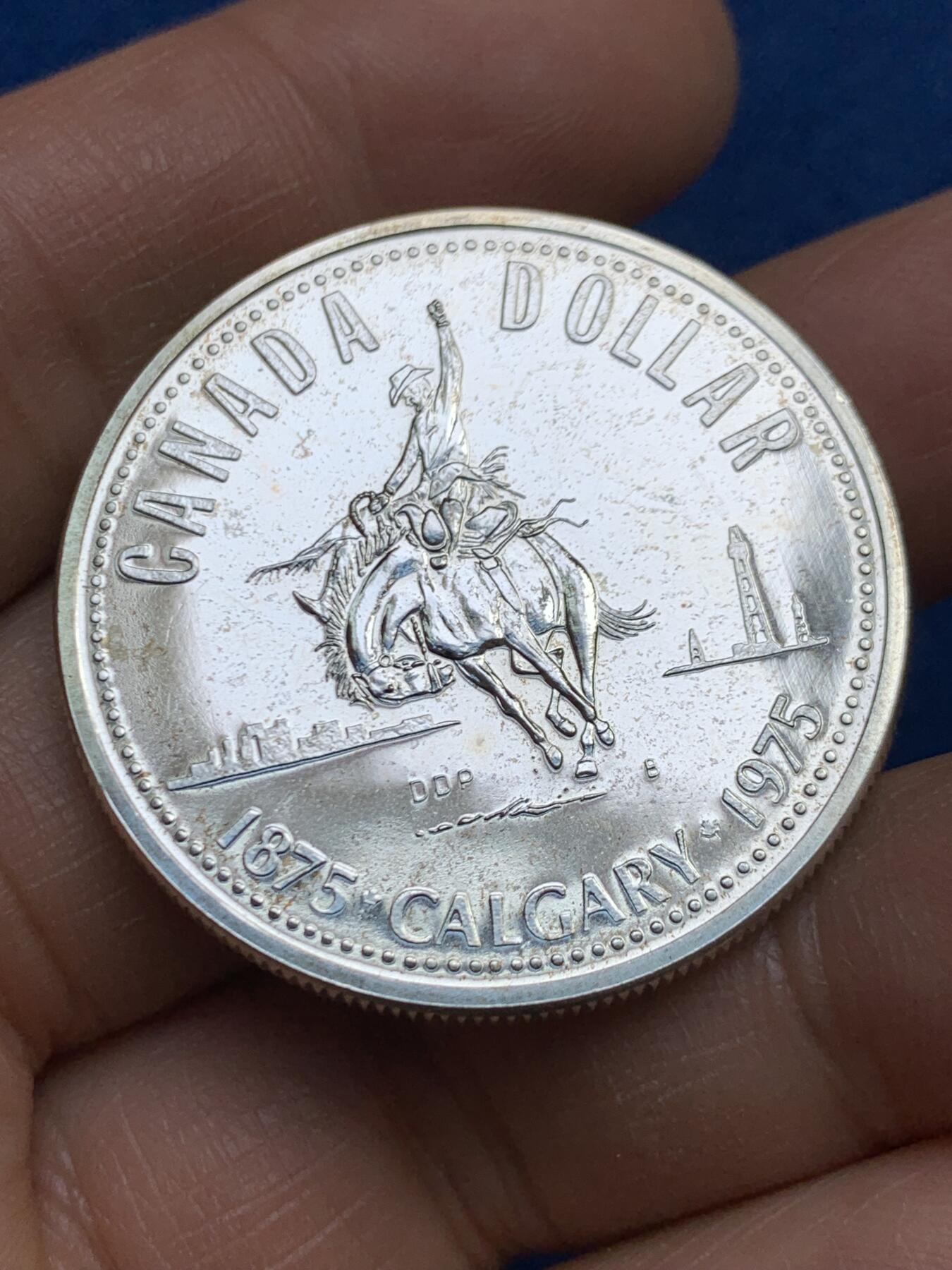 《竞宝斋》第459场 周日，周一，2场连拍 （全场包邮）欢迎送拍 加拿大1975年卡尔加里骑警队成立100周年1元银币，23.5克，500银
