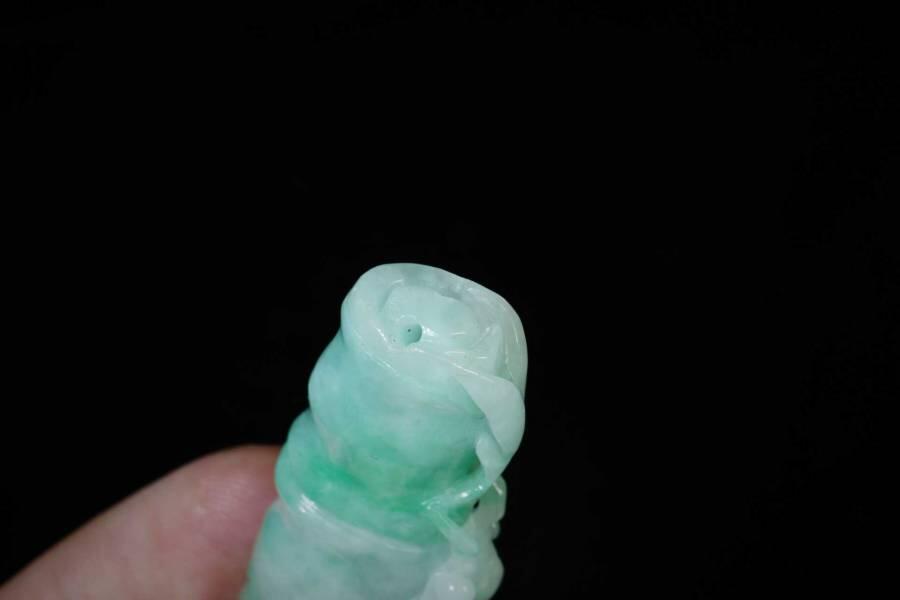 上海都达杂项专场三（全场包邮） 天然冰绿种翡翠（A货）精雕《一鸣惊人》挂件