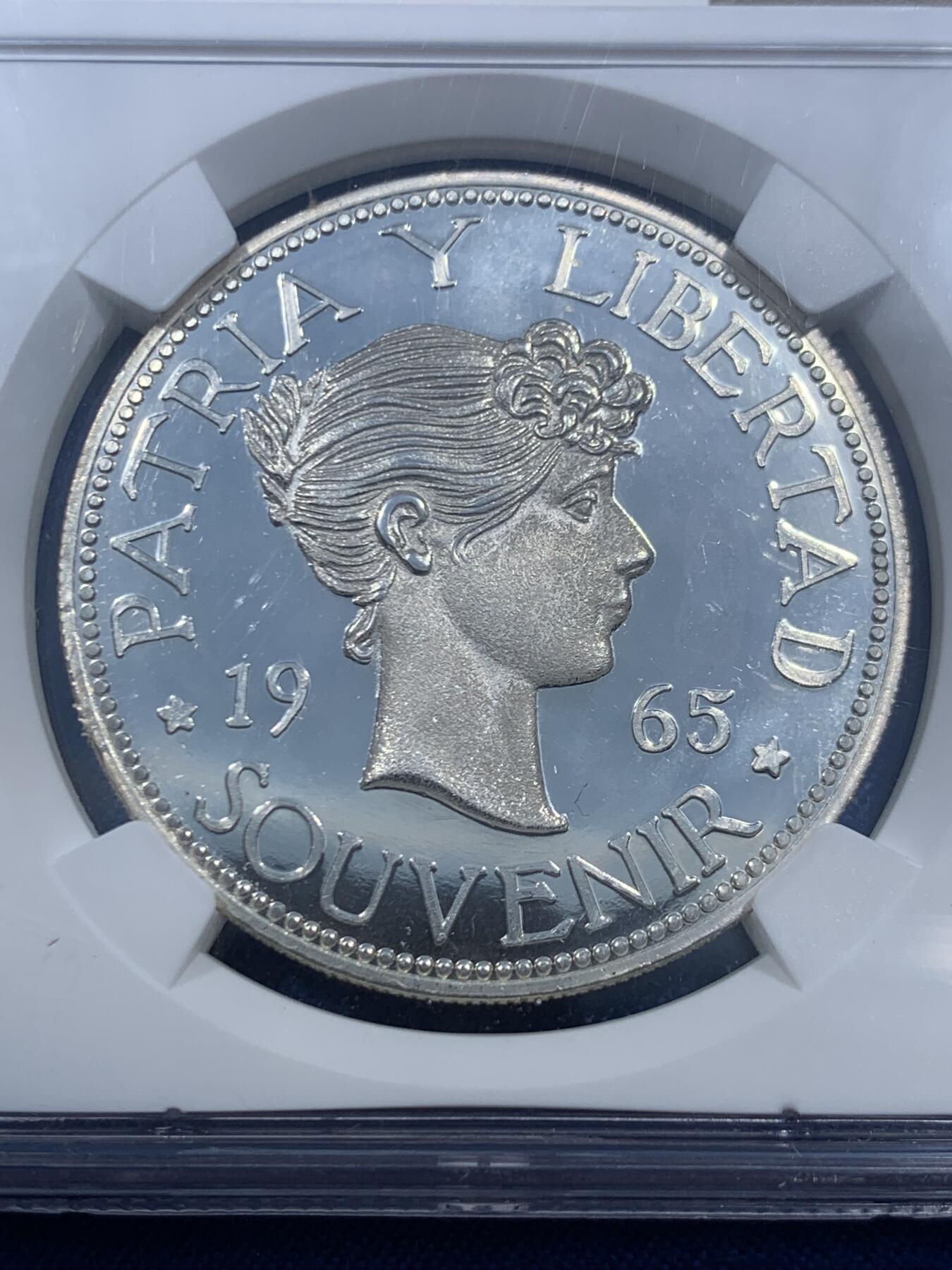 《竞宝斋》第459场 周日，周一，2场连拍 （全场包邮）欢迎送拍 NGC PF67UC 古巴 1965年 1比索 高分ULTRA CAMEO品相 21年HA780美金成交原物