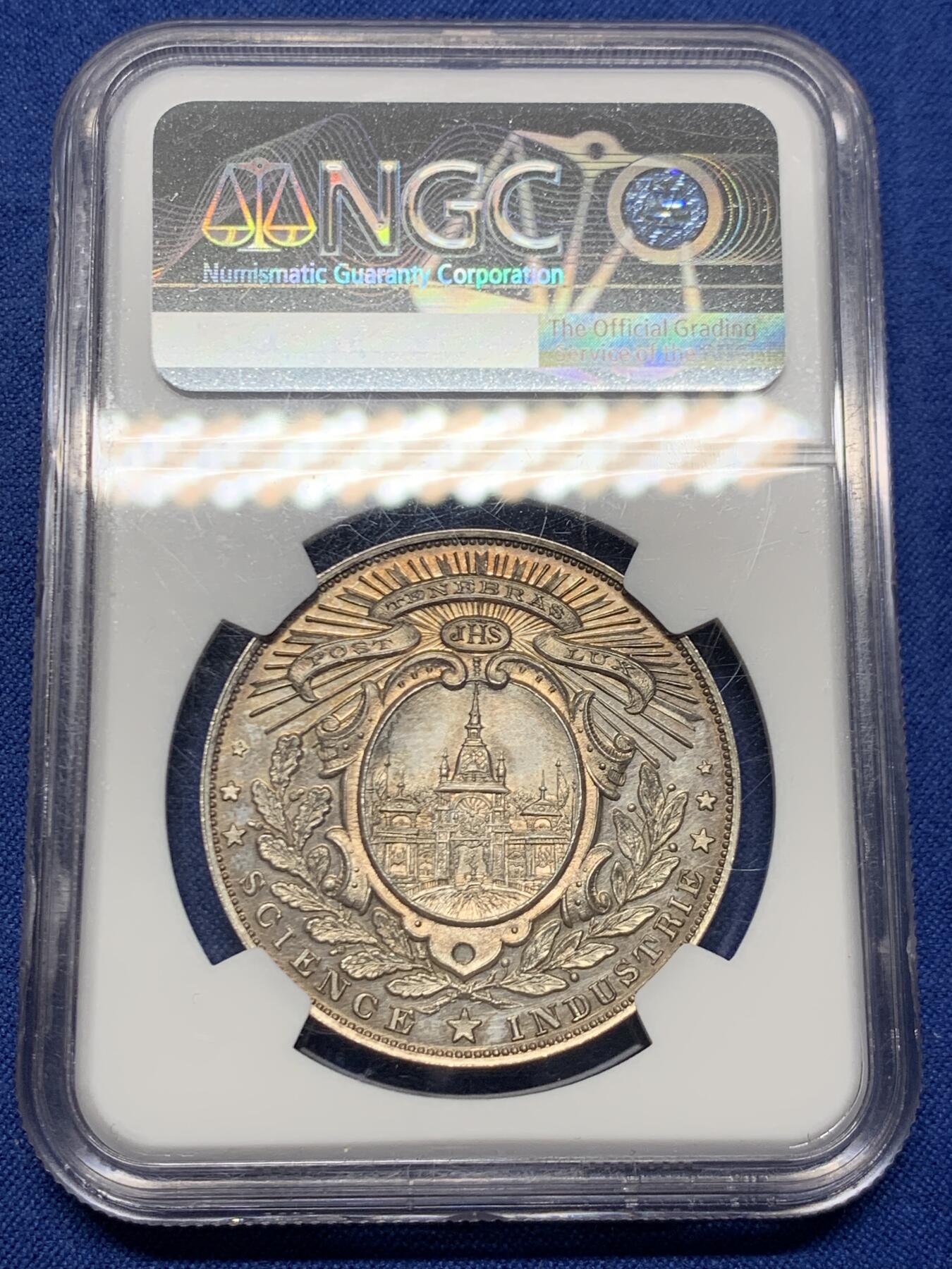 《竞宝斋》第459场 周日，周一，2场连拍 （全场包邮）欢迎送拍 NGC MS63 1896年瑞士联邦博览会银章，正面为参展的22个州盾徽，背面为博览会主建筑美术宫大门，正反黄昏金彩包浆，工艺精湛、雕刻精细，罕见品种。