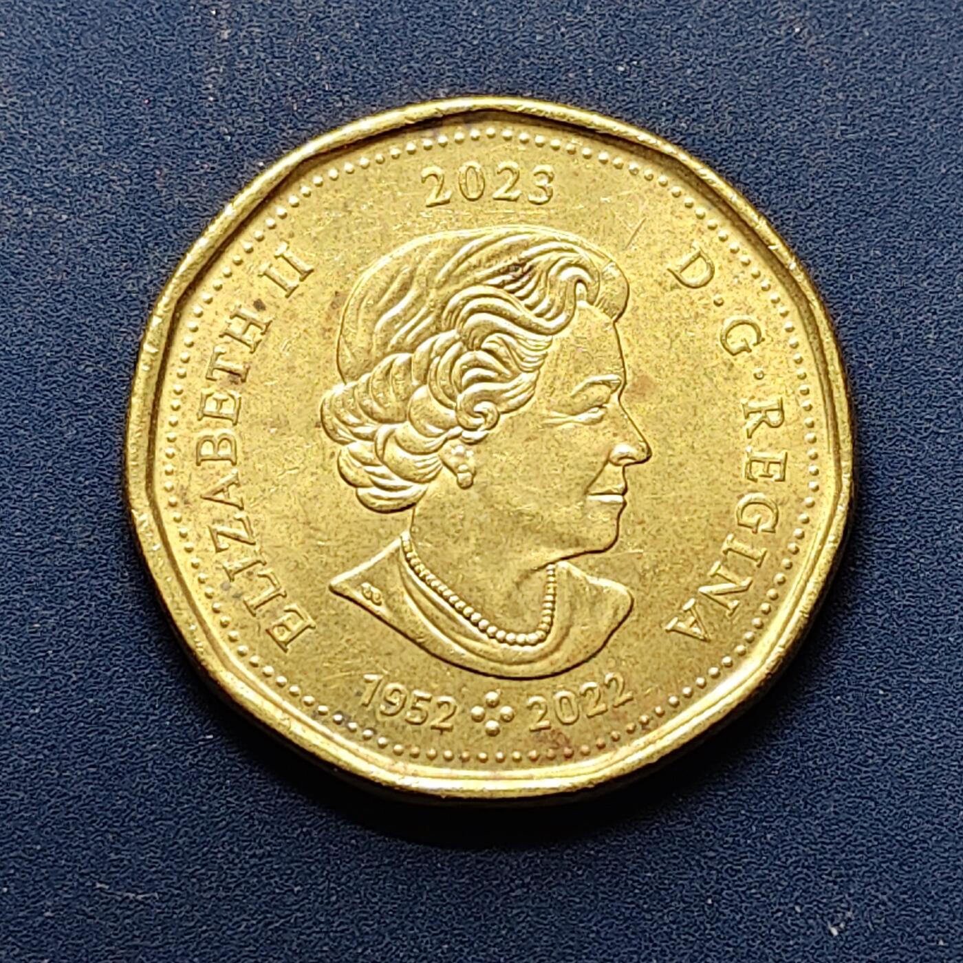 【全场包邮】纯粹捡漏拍496场-持续更新中 加拿大2023年1元参与飓风式战斗机研发“飓风女王”埃尔西·麦吉尔彩色纪念币