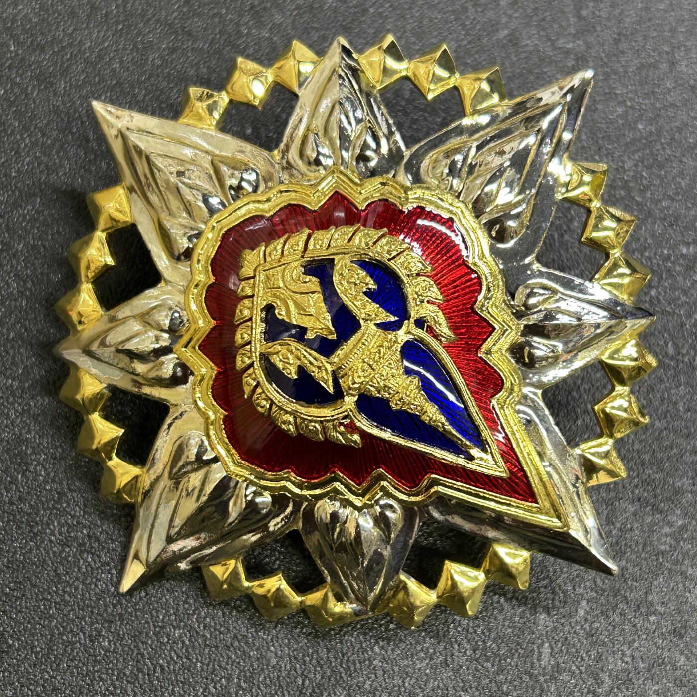 西秦中古拍卖第七十三期 泰国一等王冠勋章星芒章 现代版本