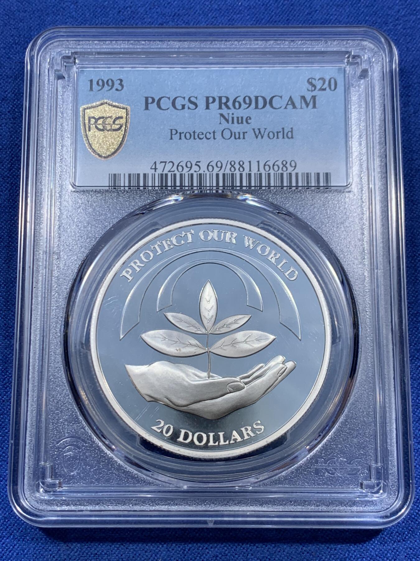 《竞宝斋》第459场 周日，周一，2场连拍 （全场包邮）欢迎送拍 PCGS PR69DC 纽埃1993年保护地球20元精制大银币，捧着树苗的手寓意着生命和希望，31.47g，925银