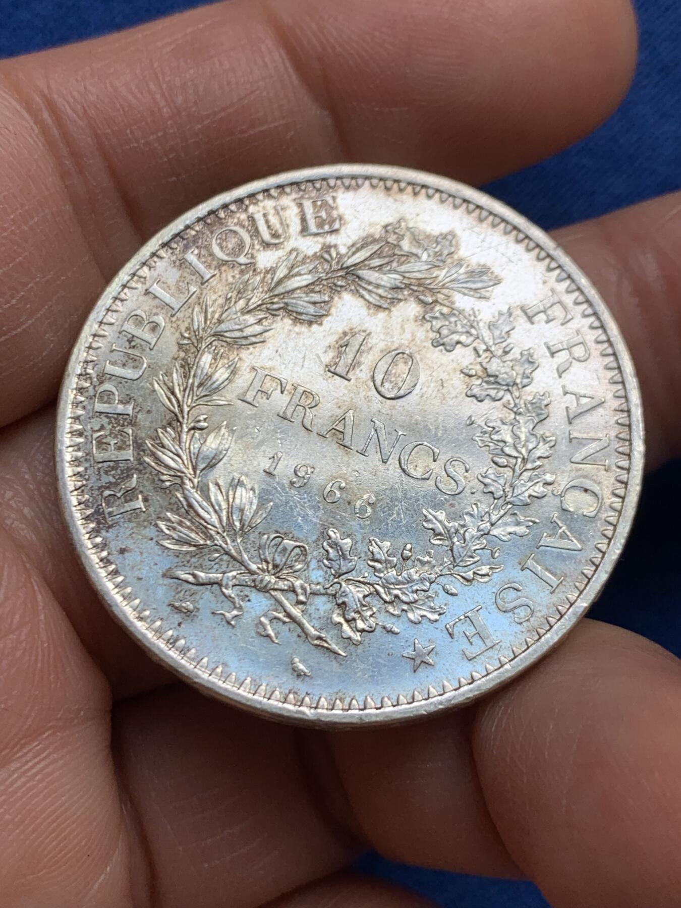 《竞宝斋》第459场 周日，周一，2场连拍 （全场包邮）欢迎送拍 法国1966年大力神10法郎银币 带光