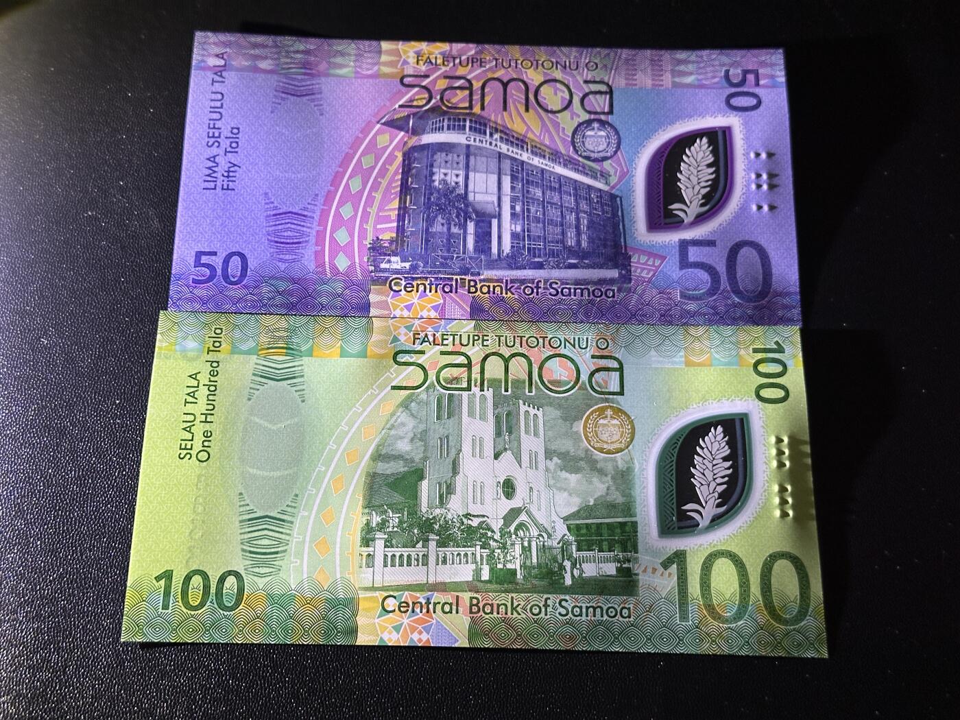 《外钞收藏家》第六百零三期（精选场）（本平台长期征集拍品、欢迎藏友们联系合作） 萨摩亚50和100面额 全同号8833 2张一起 全新UNC