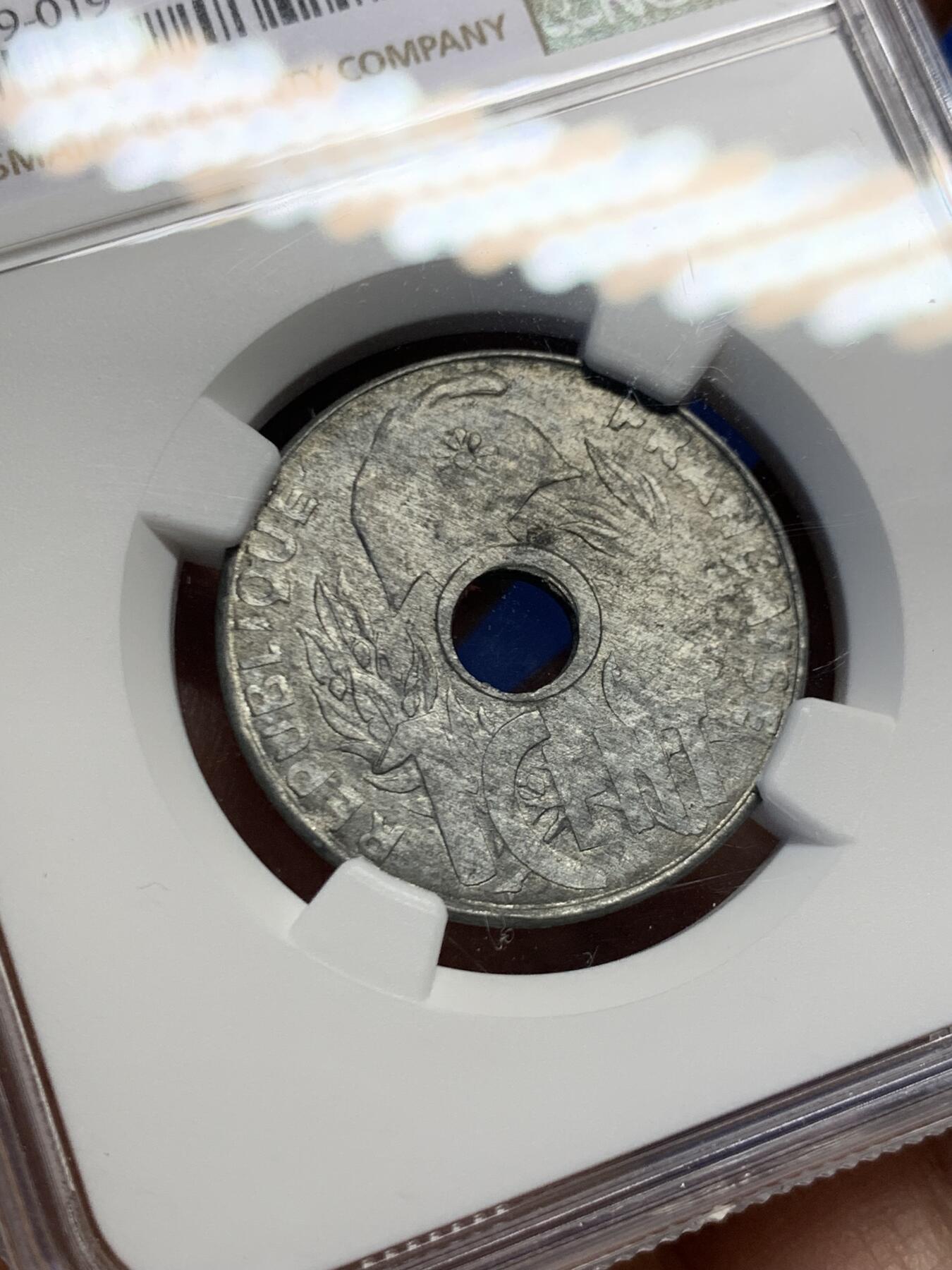 《竞宝斋》第459场 周日，周一，2场连拍 （全场包邮）欢迎送拍 NGC MS63 法属印支1941花帽1分锌币 保存非常难得