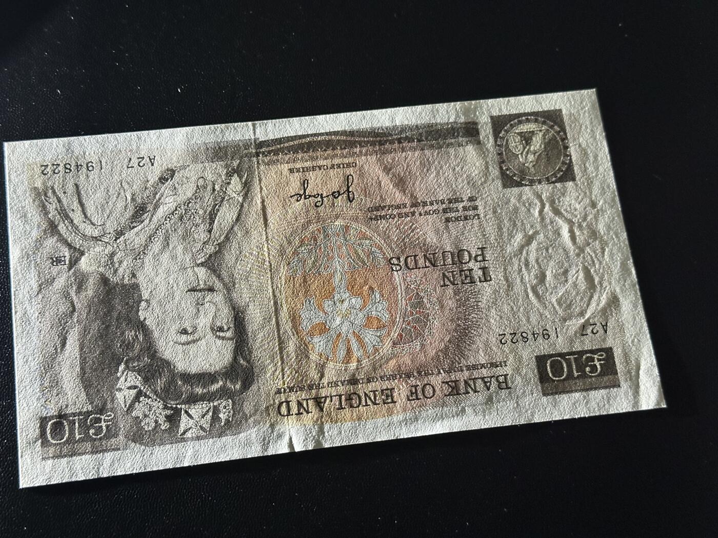 《外钞收藏家》第六百零三期（精选场）（本平台长期征集拍品、欢迎藏友们联系合作） 英国D序列10镑 生日号 UNC-