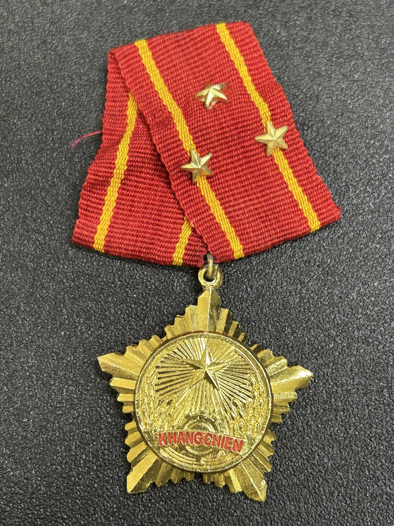 西秦中古拍卖第七十三期 越南一级抗战勋章 早期版