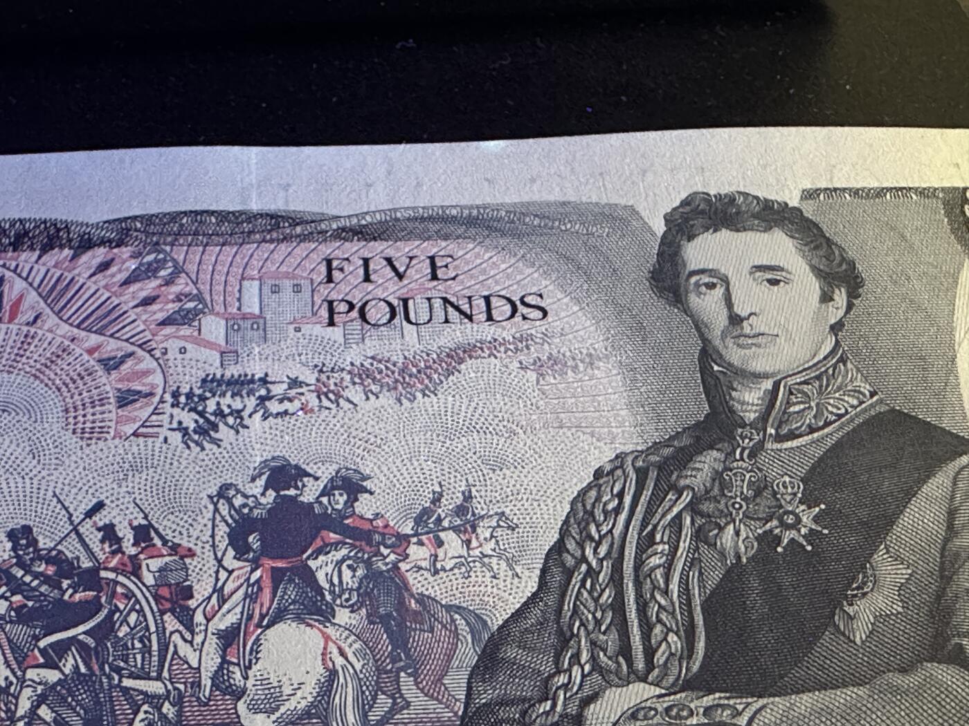 《外钞收藏家》第六百零三期（精选场）（本平台长期征集拍品、欢迎藏友们联系合作） 英国D序列5镑 全新有个小英光点 尾242