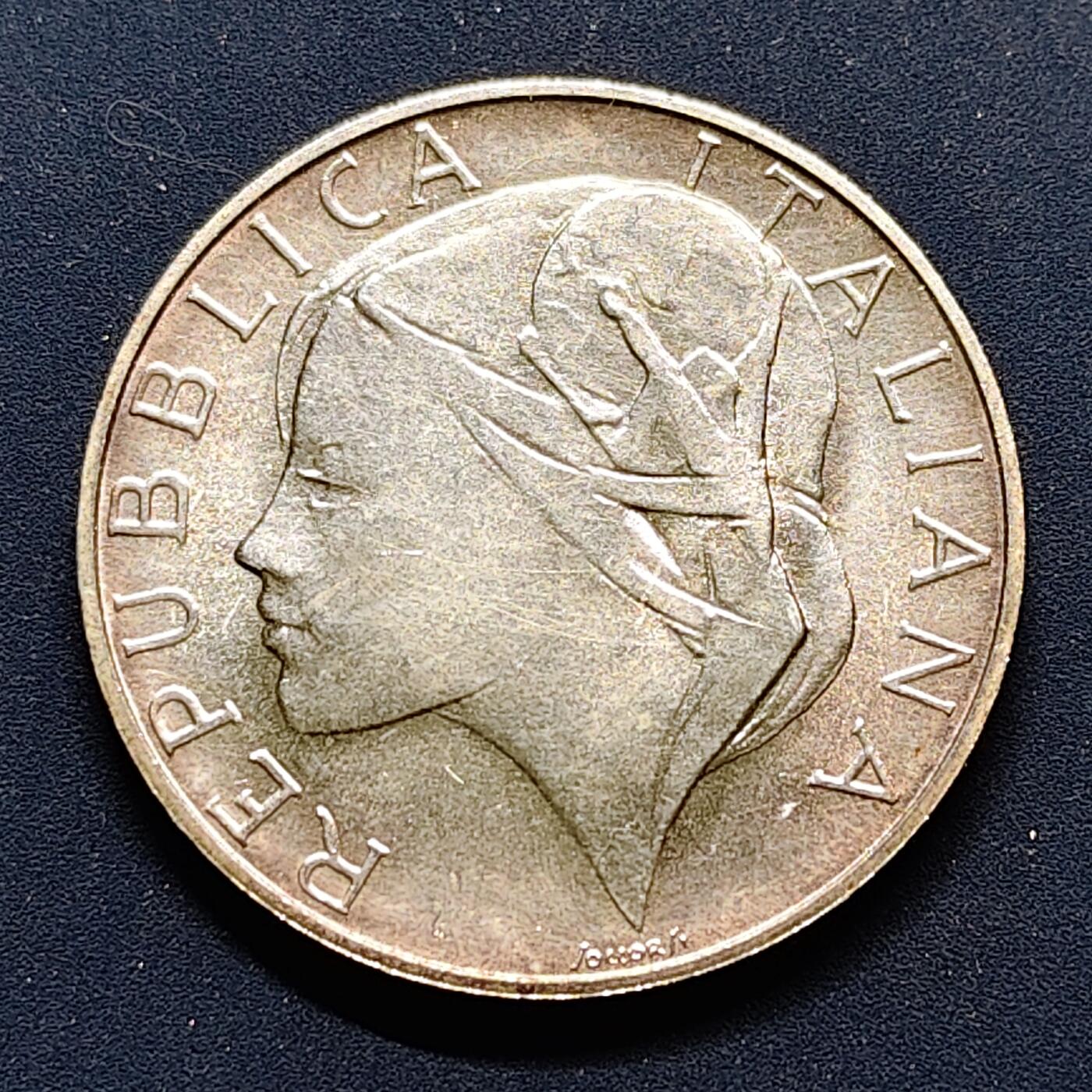 【全场包邮】纯粹捡漏拍497场-持续更新中 意大利1989年500里拉意大利世界杯纪念银币【29毫米11克83.5%】